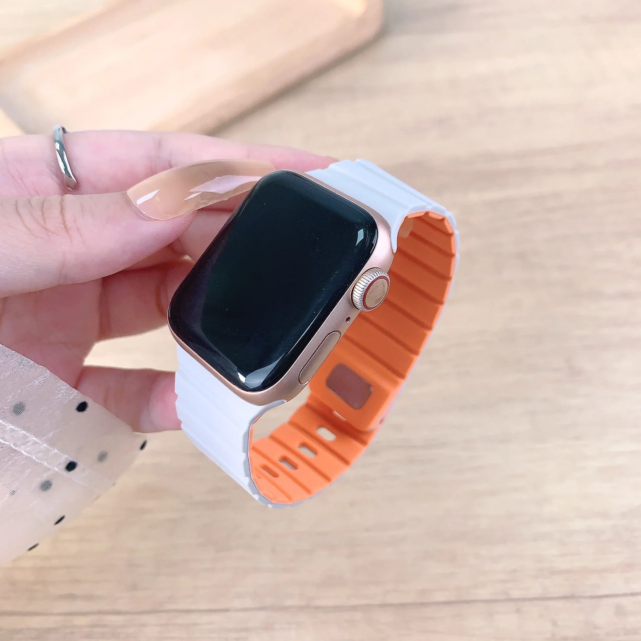 Magnetic Silicone Strap for Ap - đánh giá và giá Smartwatch Apple Watches For Women